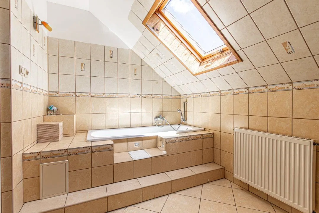 Spacious House Available Near Nałęczów – 232 m², 5 Rooms - Image 10