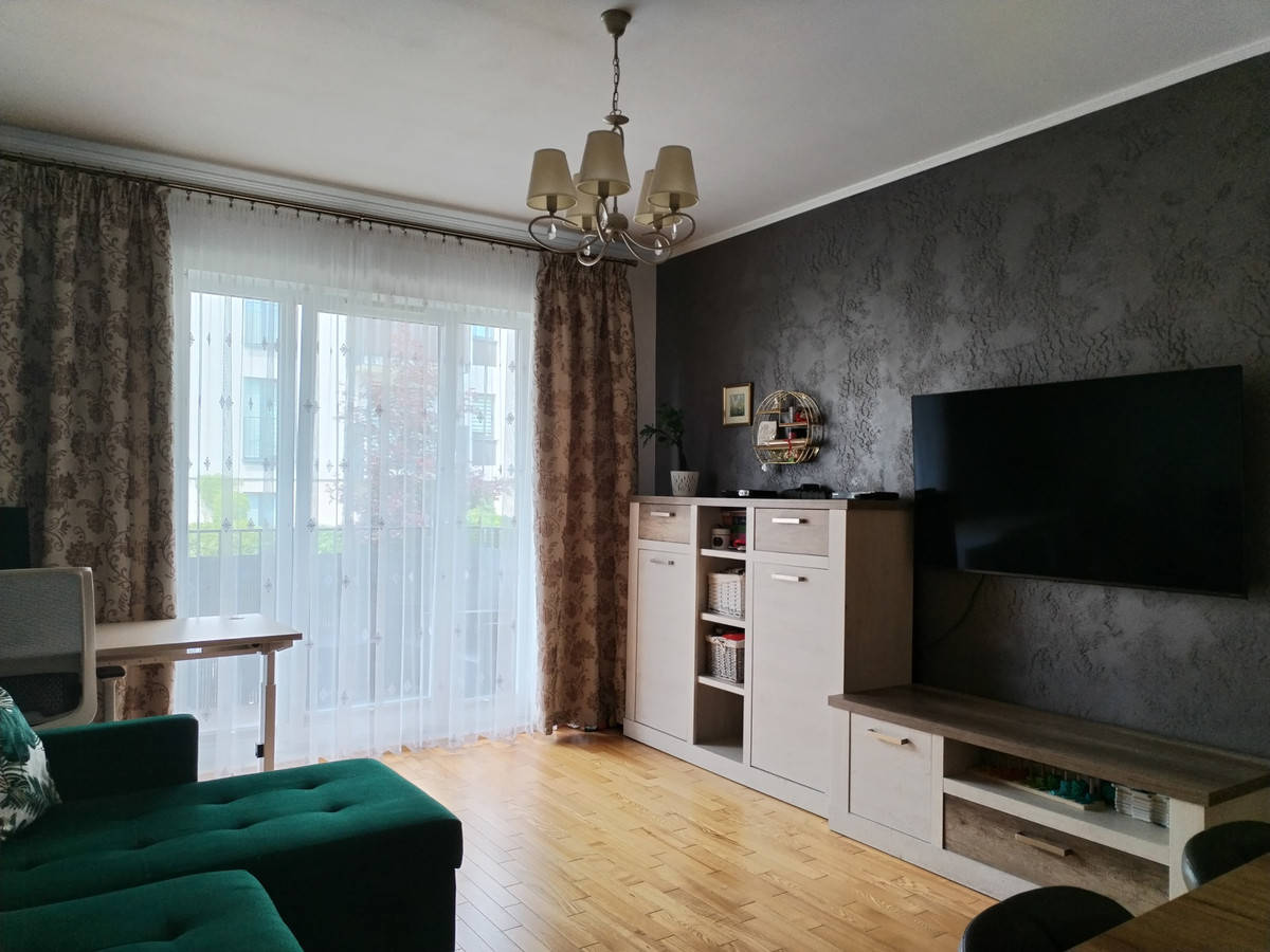 Well-Equipped Apartment with Balcony & Storage - Lublin - Image 4