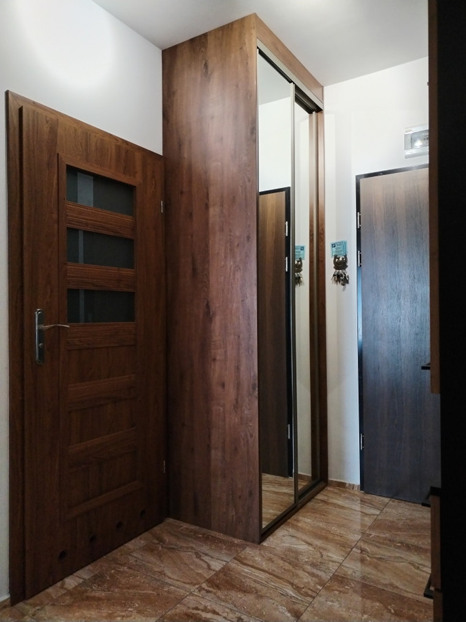 Well-Equipped Apartment with Balcony & Storage - Lublin - Image 7