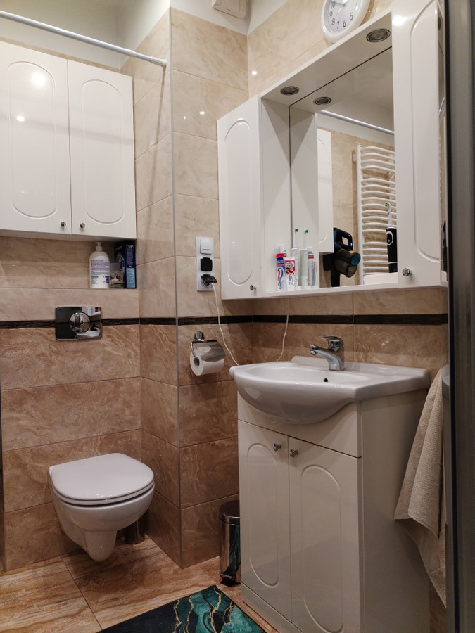 Well-Equipped Apartment with Balcony & Storage - Lublin - Image 10